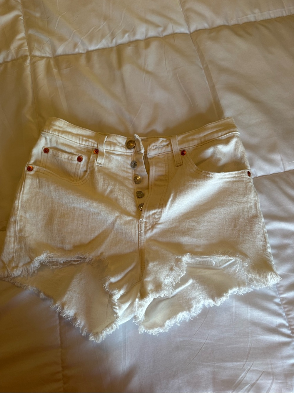 Levi’s High-Rise White Denim Frayed Hem Women's Shorts - Picture 1 of 3